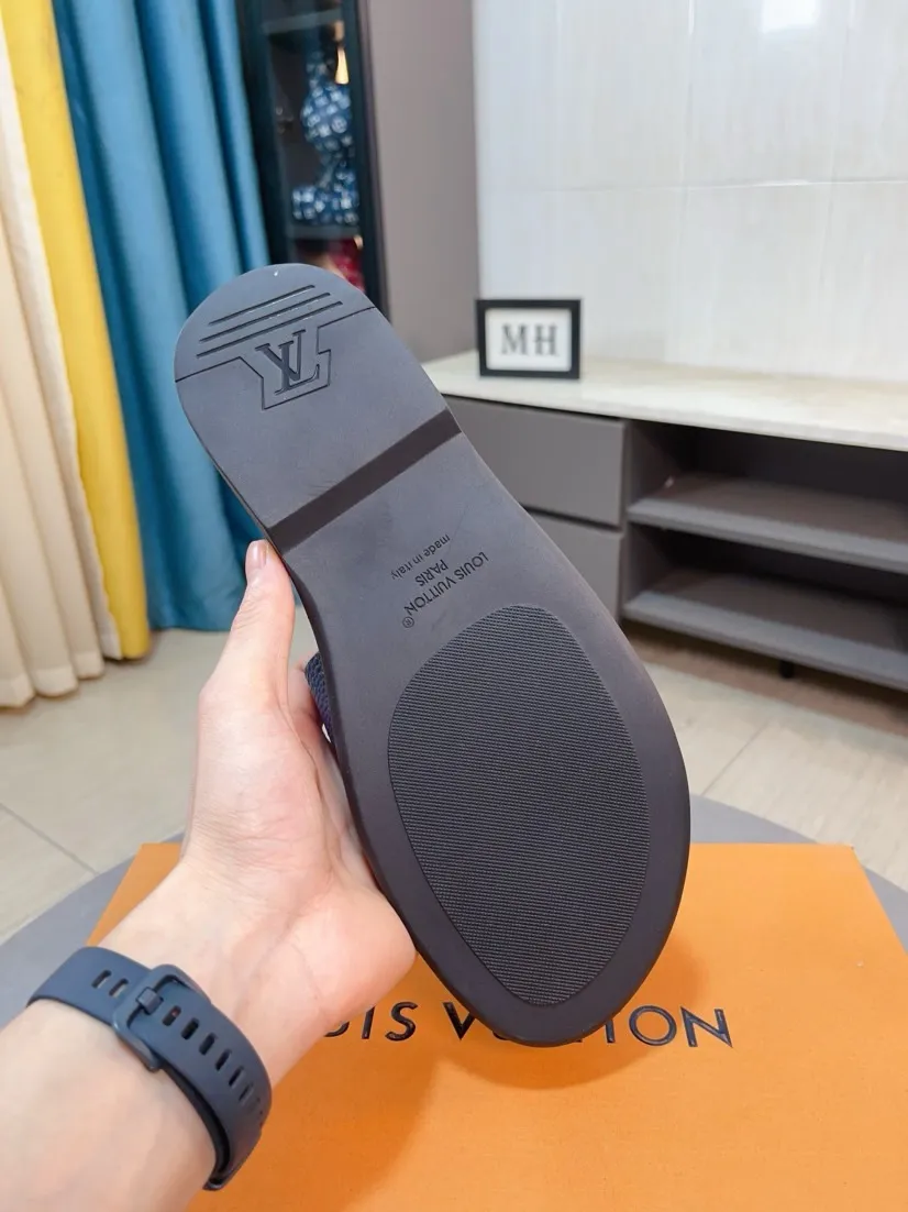 Men's shoes 💰300🌸🌸LV Ordinary men's spring and summer slippers, uppers imported from Italy, cowhide fabric, logo graphics, high-quality craftsmanship, soles: original soles specially provided by the original factory, exclusive movable molded soles super comfortable, original factory single goods, 🔍🔍high quality, you can enter and exit the counter at will, welcome to compare, size 38-45